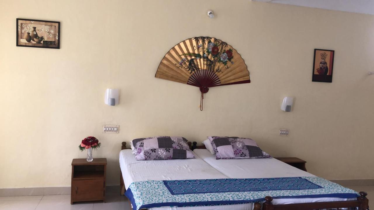 Sandy Beach Hotel 特里凡得琅 外观 照片